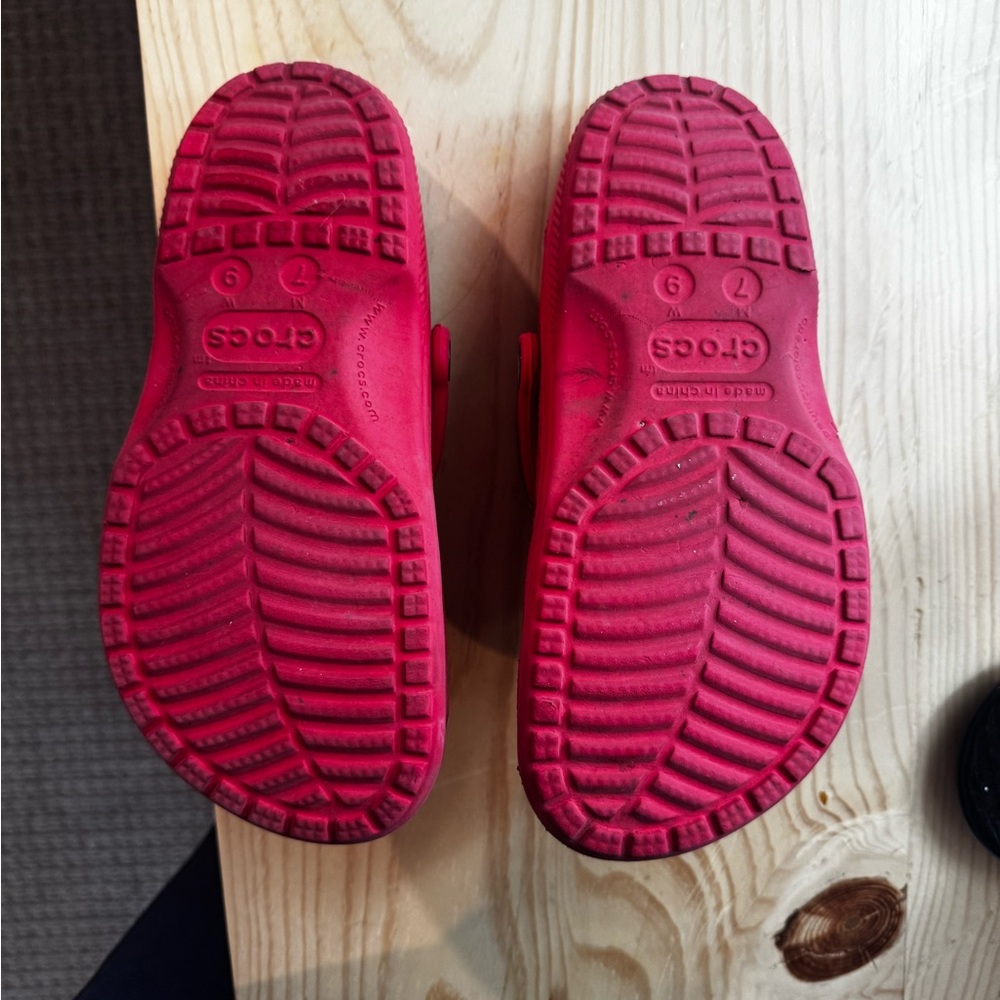 Red crocs - Picture 3 of 7